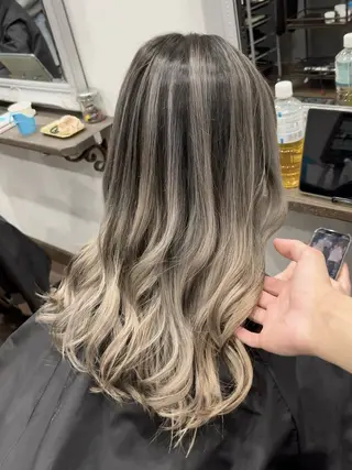 ロング カラー バレイヤージュ 宮本宗嵩のヘアスタイル