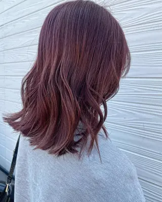 ミディアム 半田 知穂のヘアスタイル