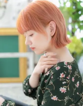 ショート カラー 松山 彩香のヘアスタイル