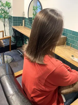 セミロング カラー ZOA classic hair所属・東 みのりのヘアスタイル