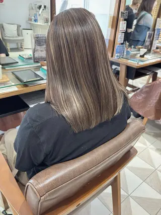 ミディアム カラー 齋藤 咲のヘアスタイル