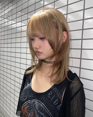 ミディアム AIRA/ブリーチ /透明感カラーのヘアスタイル