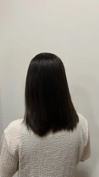 ミディアム カラー 松井 詩織のヘアスタイル