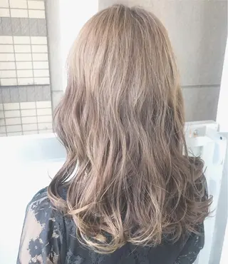 ミディアム カラー 岩谷/ブリーチ 🪽透明感カラーのヘアスタイル