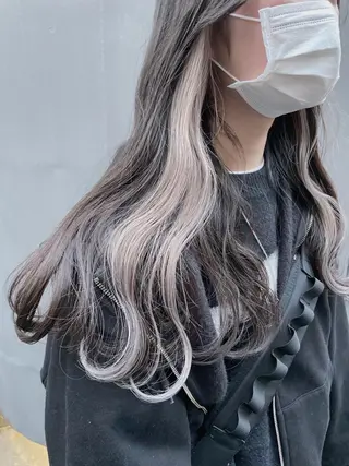 ロング カラー レイヤーカット 透明感カラーのヘアスタイル