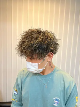 ショート パーマ メンズ 二本木 秀成のヘアスタイル