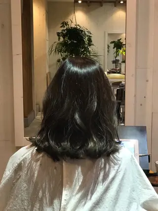 ミディアム 長尾 桃佳のヘアスタイル