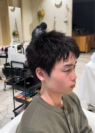 ショート パーマ メンズ 山口 陸のヘアスタイル