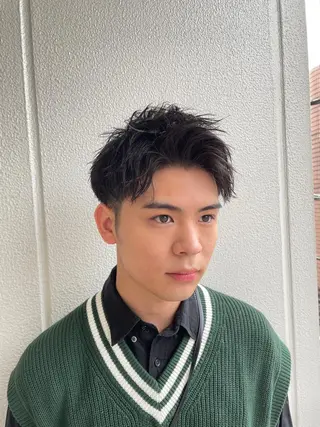 ヘアアレンジ メンズ 艶髪✨寒色カラー✨ 翁長孝輔のヘアスタイル