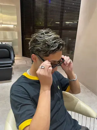 ショート ⚡メンズパーマフ ェードカットTomyのヘアスタイル