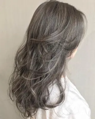 セミロング カラー 松戸　レイヤーカット 野口　康太郎のヘアスタイル