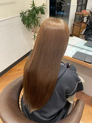 カラー 山本 睦のヘアスタイル