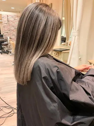 ロング Lit.豊橋 夏目のヘアスタイル