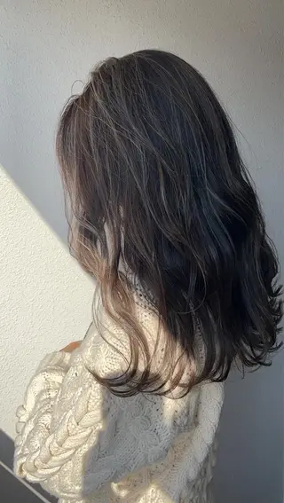 セミロング ハイトーン髪質改善 家中貴典のヘアスタイル