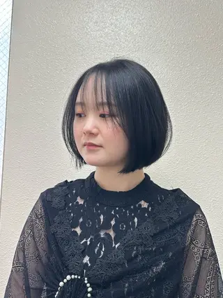 ショート カラー パーマ ヘアアレンジ メンズ キッズ ネイル マツエク・マツパ アイブロウ 切りっぱなしヘアボブ ミディアムヘアRYOのヘアスタイル