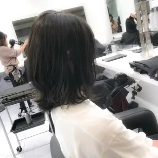 ミディアム ハイトーン×レイヤー カットTAKUMIのヘアスタイル