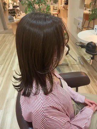 セミロング 高柳 七音のヘアスタイル