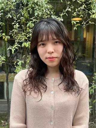 セミロング パーマ えんぐちとも／透明感 カラー／博多ボブのヘアスタイル