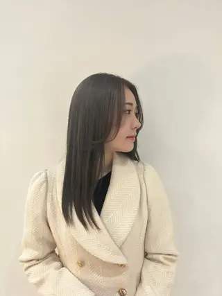 セミロング 透明感💗 ベージュ系　松田彩音のヘアスタイル