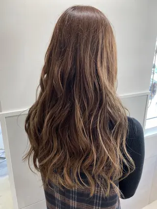 ロング カラー 小栗 麻衣のヘアスタイル