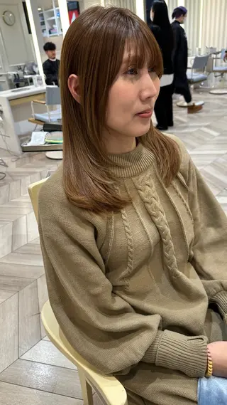 セミロング カラー 小顔レイヤー/ ベージュ🤍Rieのヘアスタイル
