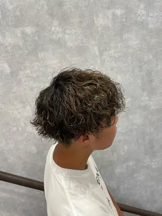 ショート パーマ メンズ YUTA短髪特化 フェザーパーマのヘアスタイル
