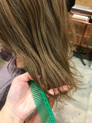 セミロング さの あやねのヘアスタイル