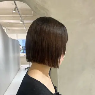 ミディアム 切りっぱなしボブ/ 艶カラー/綾莉のヘアスタイル