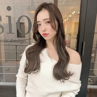 ロング カラー 韓国🇰🇷レイヤー カットオリーブカラーのヘアスタイル