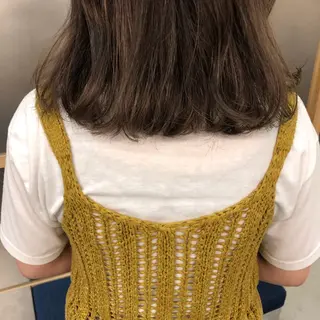 ミディアム カラー 伊藤 由季のヘアスタイル