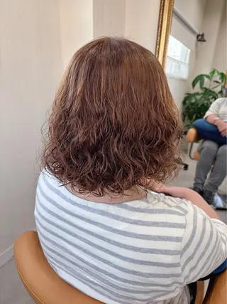 ミディアム パーマ 髪の家 tikiのヘアスタイル