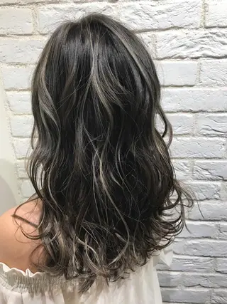 ミディアム カラー UMEDA FIGAROのヘアスタイル