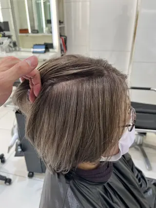 ミディアム 白髪ぼかしモデル募集 赤岡翔太のヘアスタイル