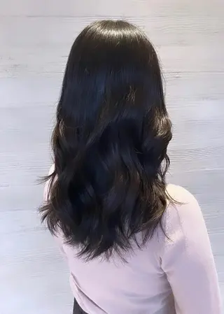ロング カラー サキ🤍ハイトーン 🩰くびれ巻きヘアのヘアスタイル