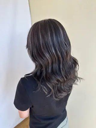 セミロング カラー ハイライトカラー✨ グレージュ✨鎌倉光洋のヘアスタイル