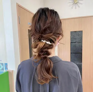 セミロング ヘアアレンジ yui .のヘアスタイル