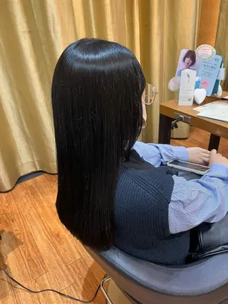 ロング カラー 艶髪／レイヤーカット 塚越　紗菜のヘアスタイル