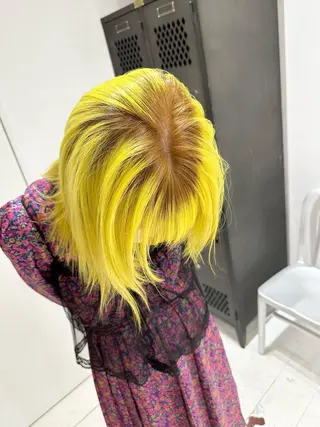 カラー ニシオカ タクヤのヘアスタイル