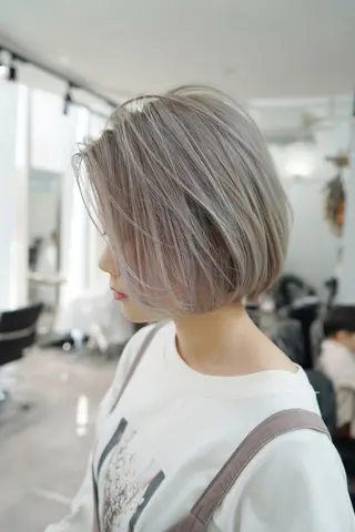 ショート カラー ayano/天神 ハイトーン/ブリーチのヘアスタイル