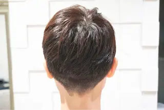 ショート ミヤザキ ユタカのヘアスタイル