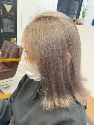 ミディアム mio/⭐︎ ブリーチ指名No.1のヘアスタイル