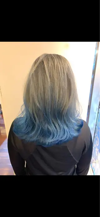 セミロング カラー 吉本 yoshimotoのヘアスタイル
