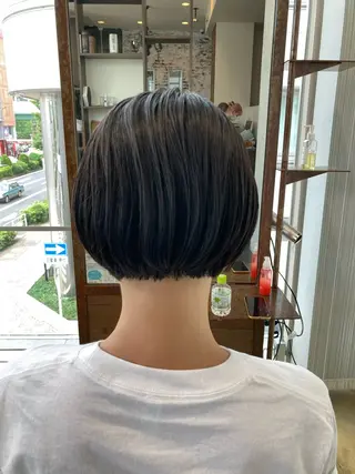 ショート IKU顔周りレイヤー /ボブ/透明感カラーのヘアスタイル