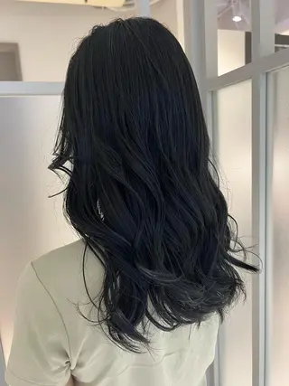 セミロング カラー ヘアアレンジ 暗髪カラー🫐パーマ おくだりんかのヘアスタイル
