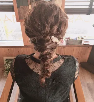ヘアアレンジ repos（ルポ） 有馬のマツエク・マツパデザイン