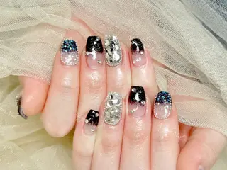 ネイル 🦋 Queenieのネイルデザイン