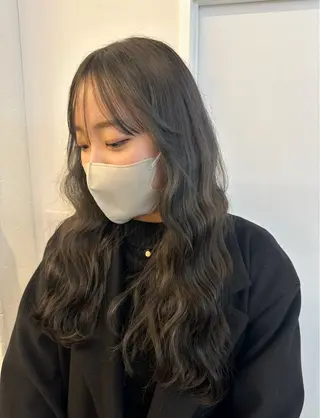 ロング オノ アイラのヘアスタイル