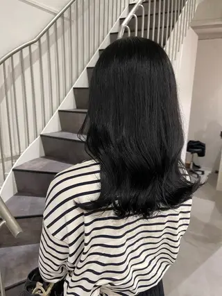 ミディアム カラー Kamie みかじりのヘアスタイル