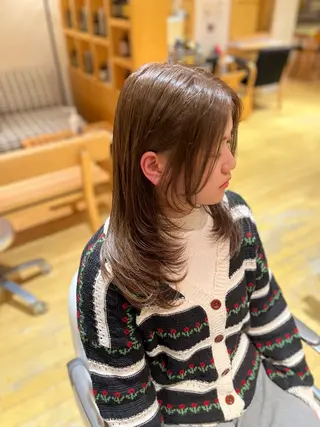 セミロング 高橋 あゆみのヘアスタイル