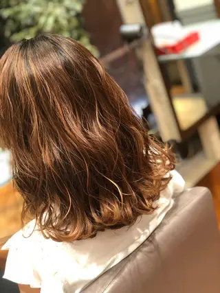 カラー 梅本 佳容子のヘアスタイル